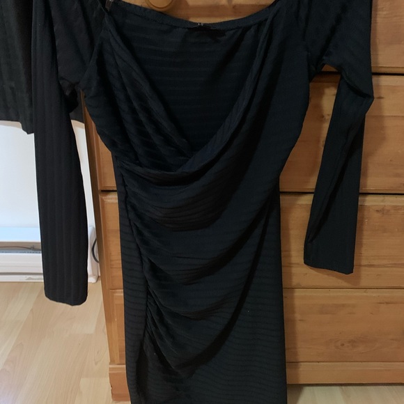 Black dress, very pretty and confortable but too small for me! - Picture 2 of 3